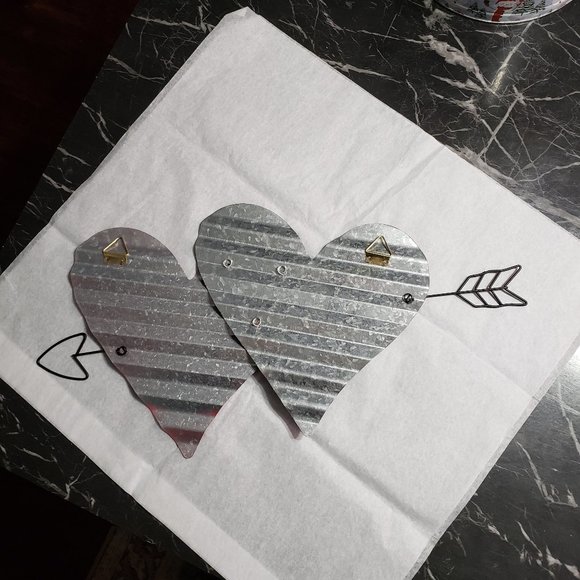 Valentine "LOVE" wall hanging art. Metal 11" tall. - Picture 4 of 4